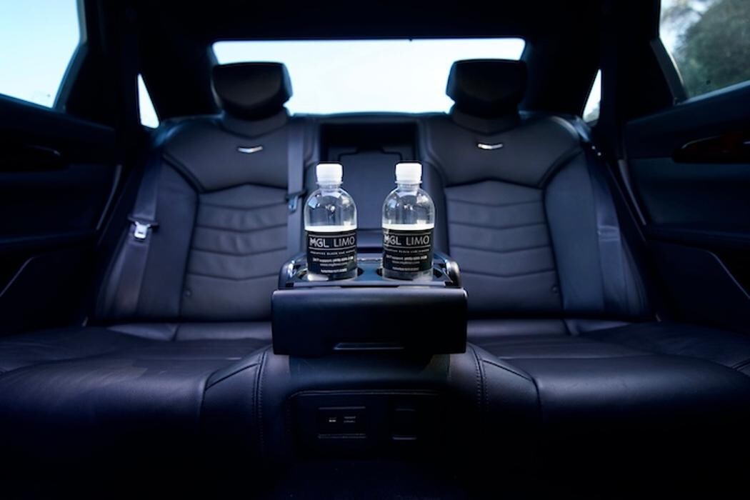 Images MGL Limo - Executive Black Car