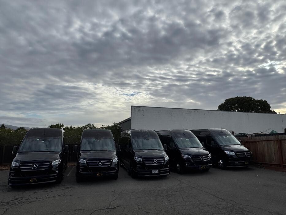 Images MGL Limo - Executive Black Car