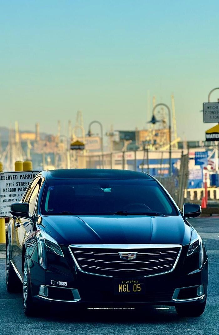 Images MGL Limo - Executive Black Car