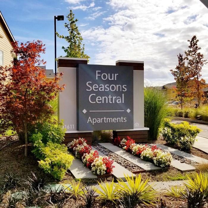 Four Seasons Central Logo