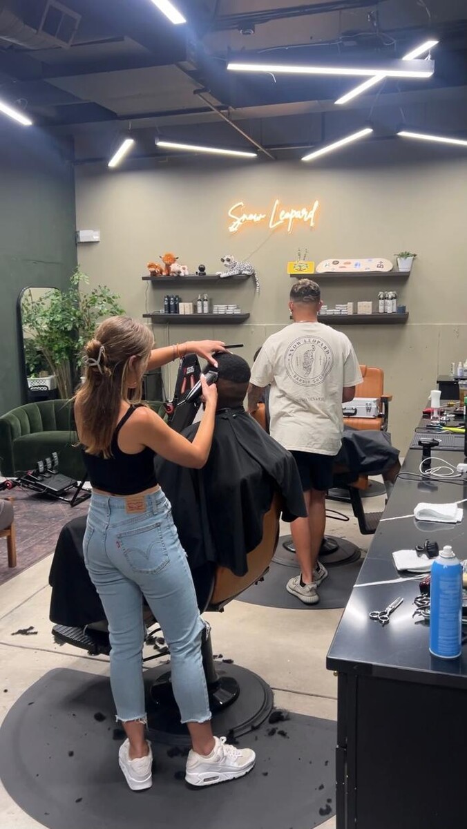Images Snow Leopard Barbershop - Denver