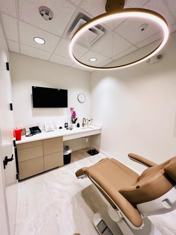 Images LivingYoung Center for Health & Anti-Aging
