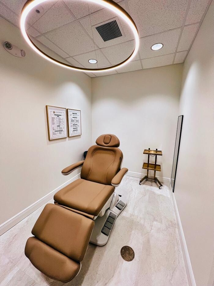 Images LivingYoung Center for Health & Anti-Aging