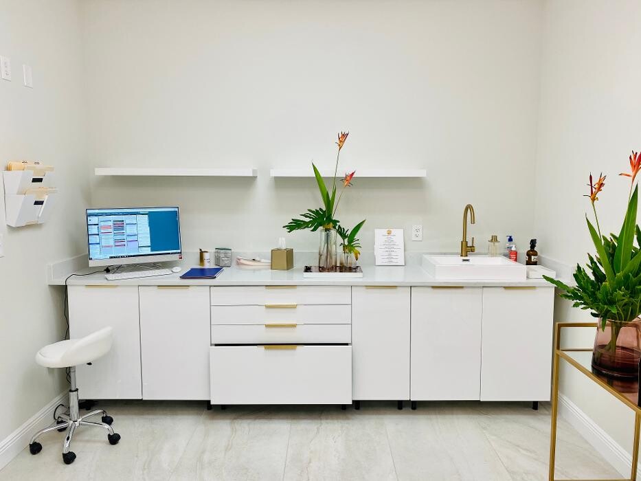 Images LivingYoung Center for Health & Anti-Aging