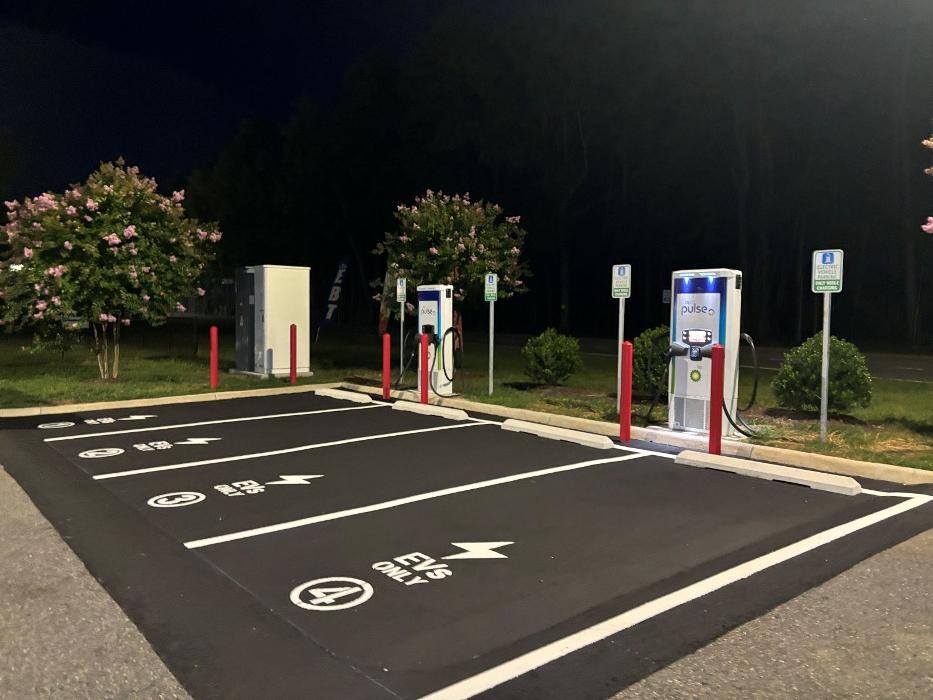 Images bp pulse Charging Station