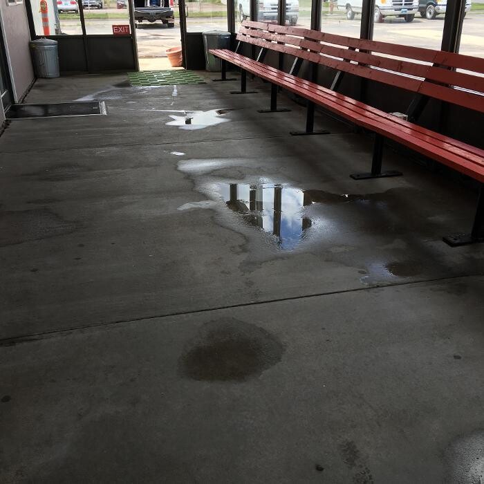 Images A Team Cleaning