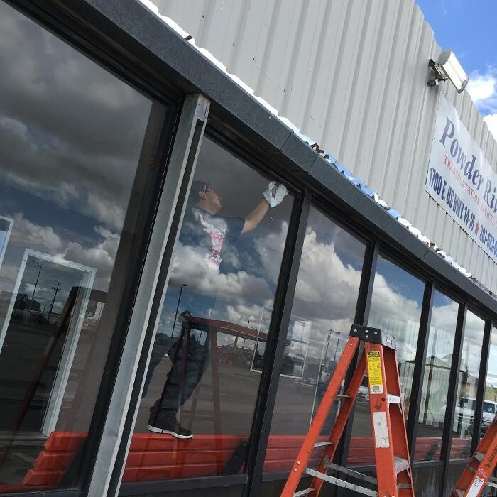 Images A Team Cleaning