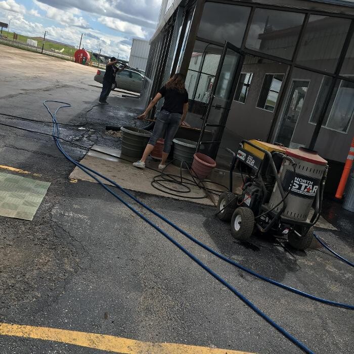 Images A Team Cleaning