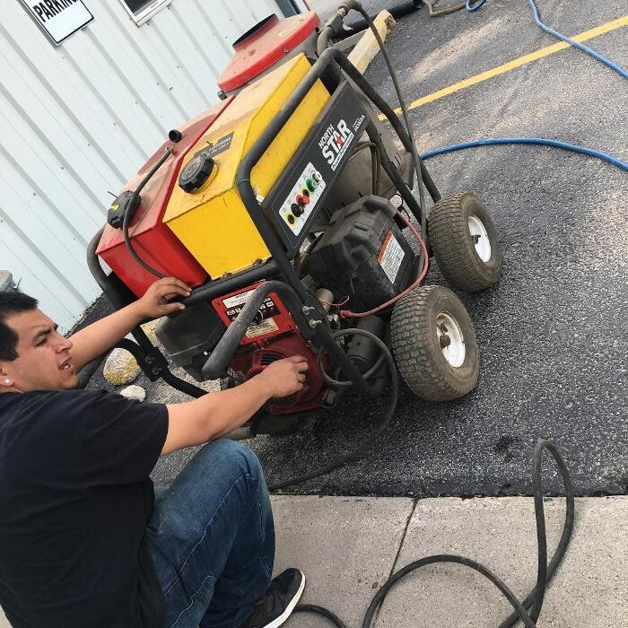 Images A Team Cleaning