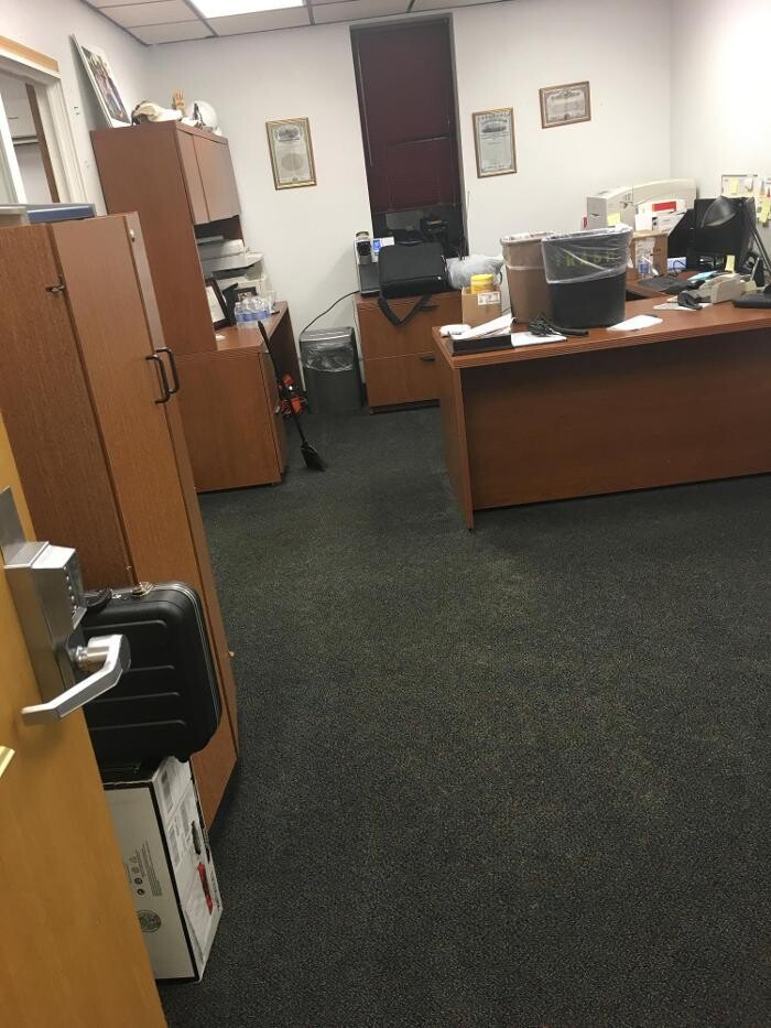 Images A Team Cleaning