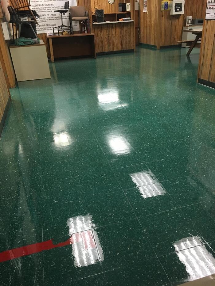 Images A Team Cleaning