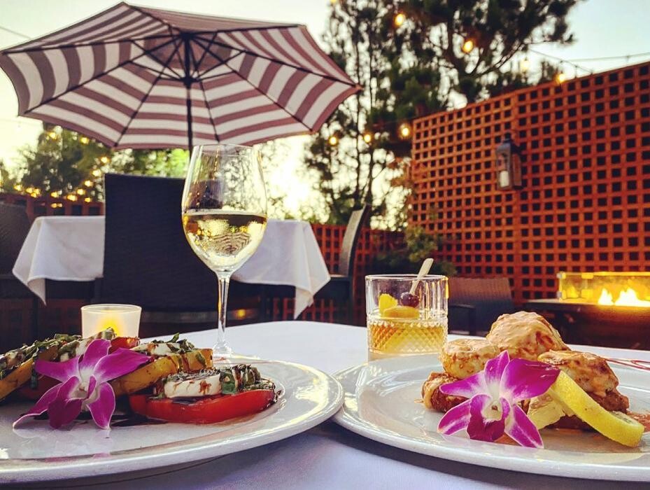 Images Holdren's Steaks & Seafood