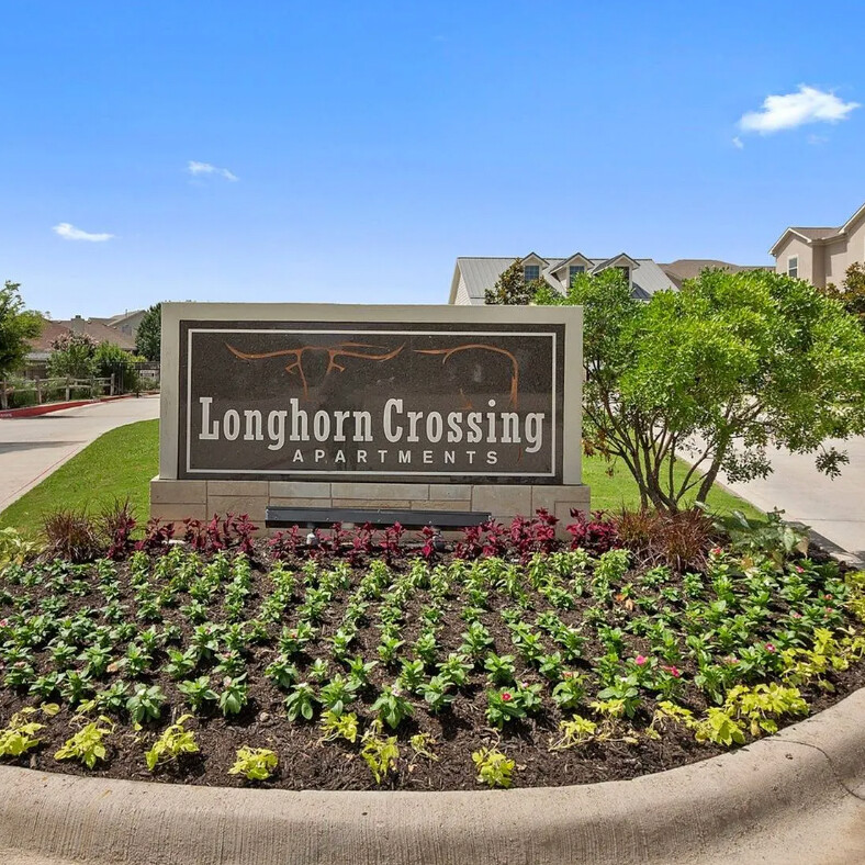 Longhorn Crossing Logo