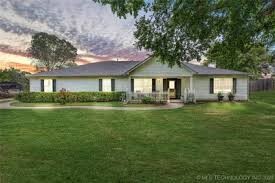 Images Cindi Knippers, Realtor-Broker Associate