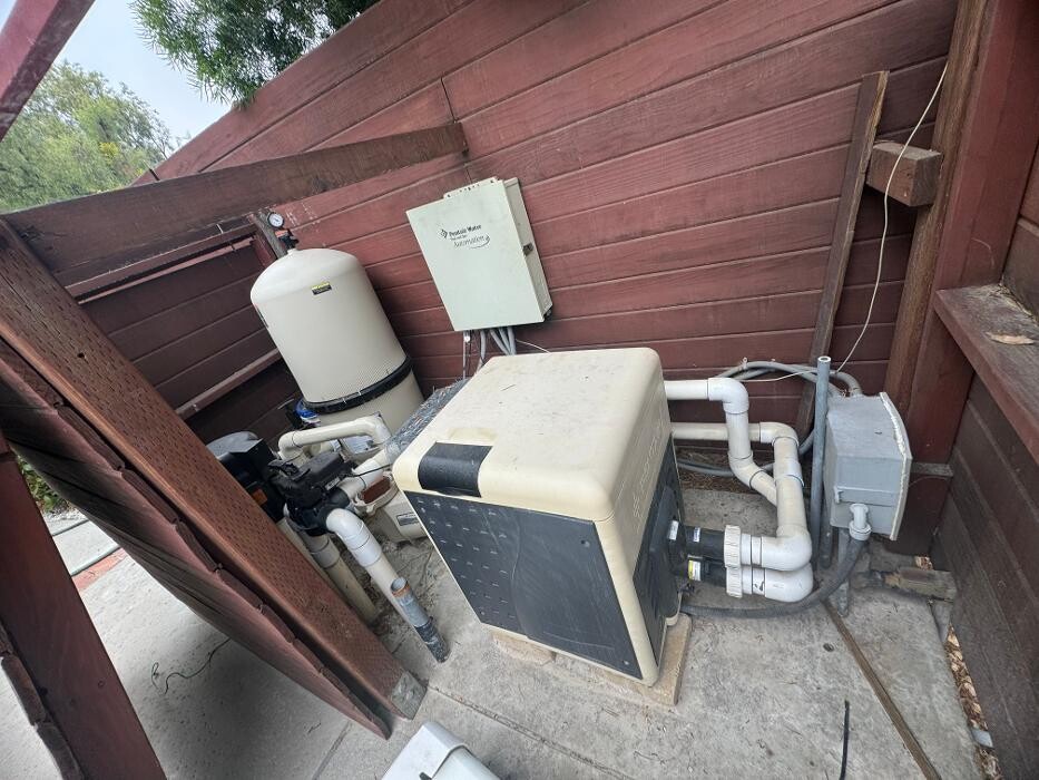 Images DLS Pools Inc.
