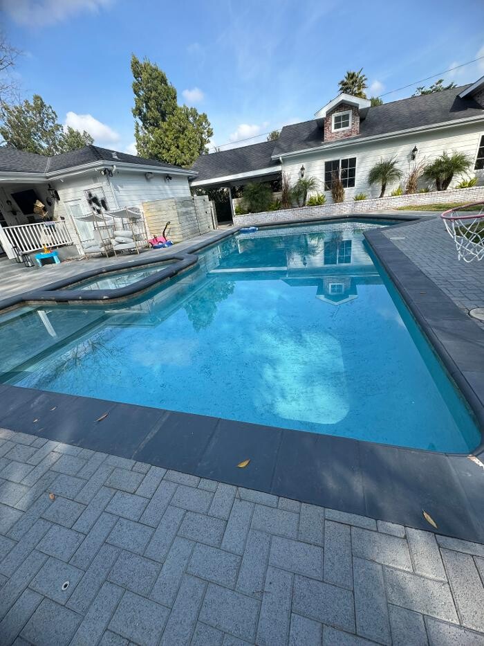 Images DLS Pools Inc.