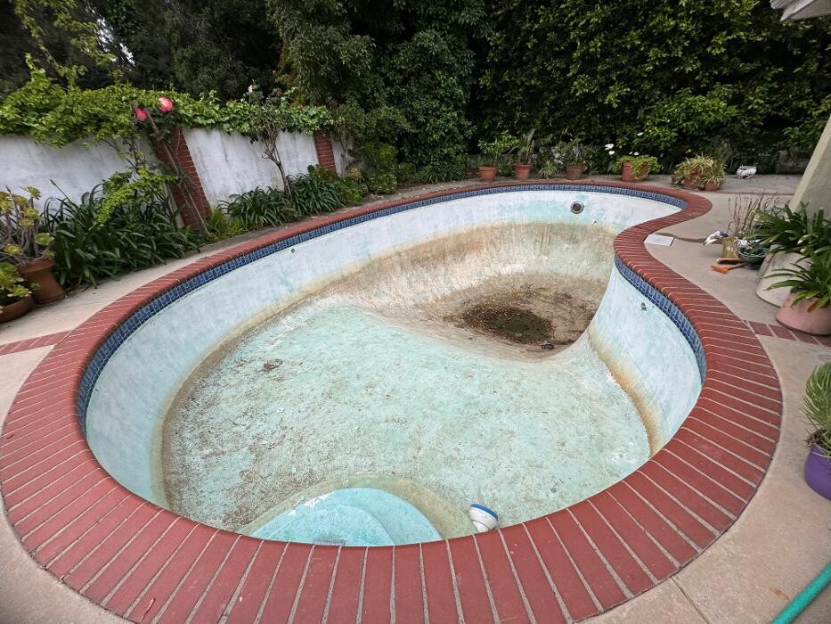 Images DLS Pools Inc.
