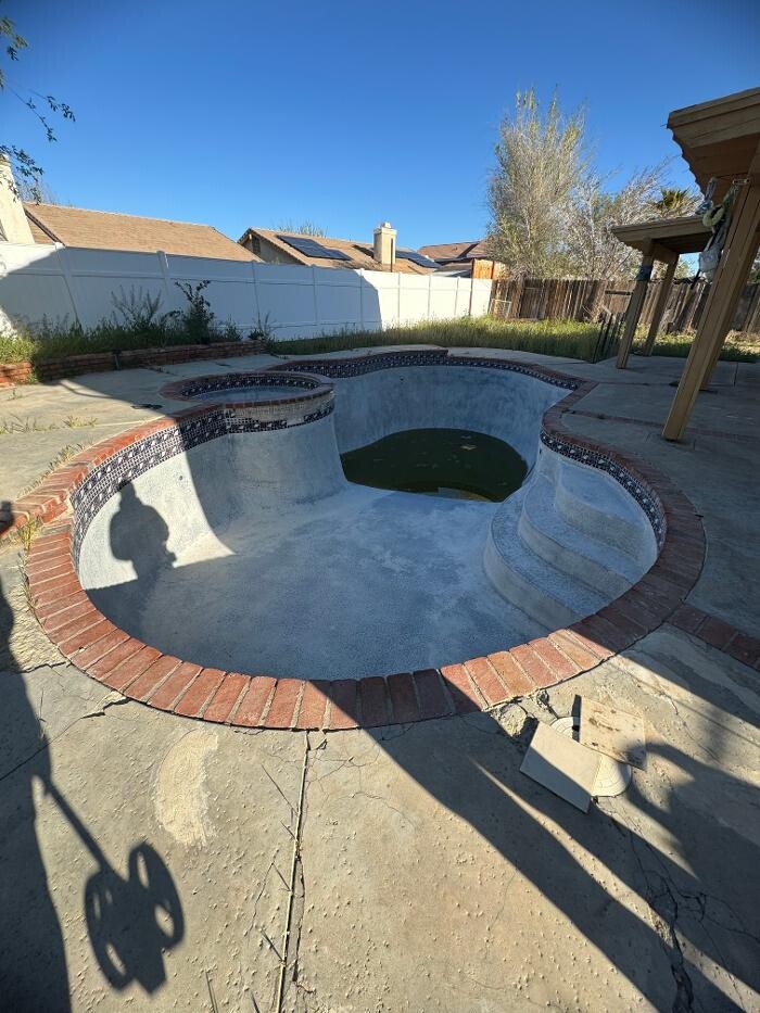 Images DLS Pools Inc.