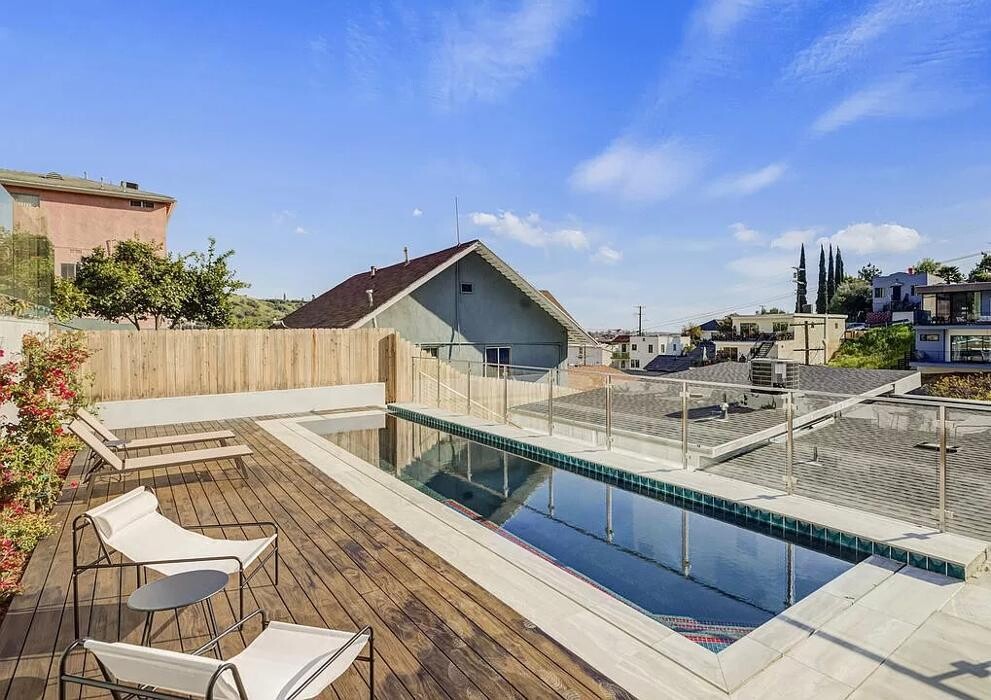 Images DLS Pools Inc.