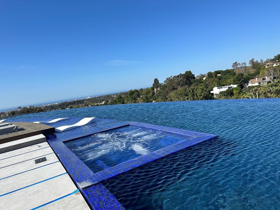 Images DLS Pools Inc.