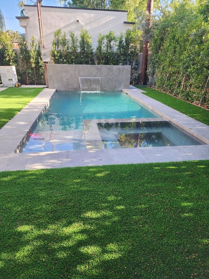 Images DLS Pools Inc.
