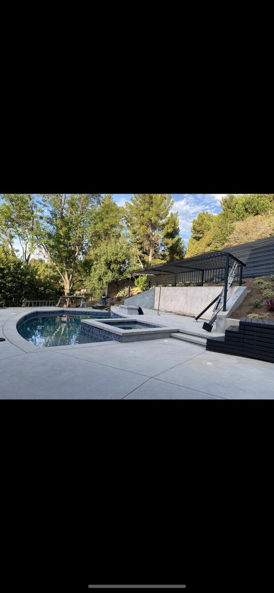 Images DLS Pools Inc.