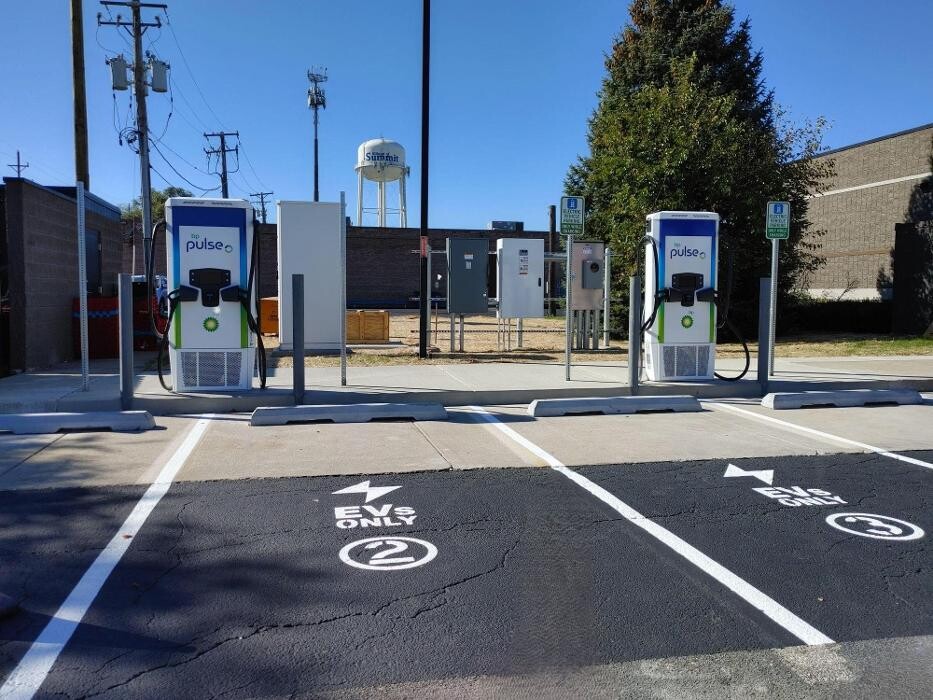 Images bp pulse Charging Station