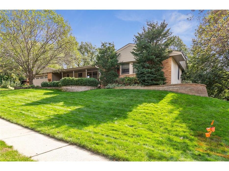 Images Julie Sabby, Vikings Homes brokered by eXp Realty