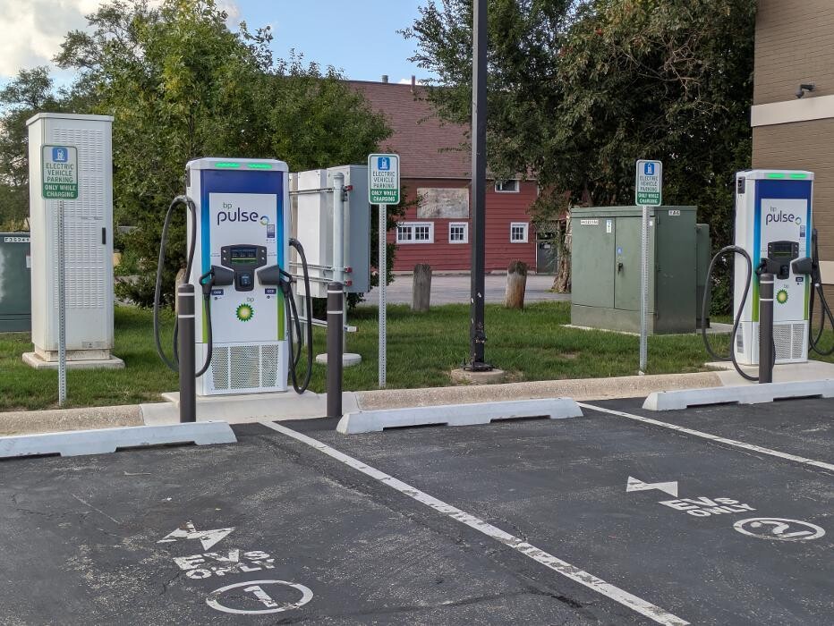 Images bp pulse Charging Station