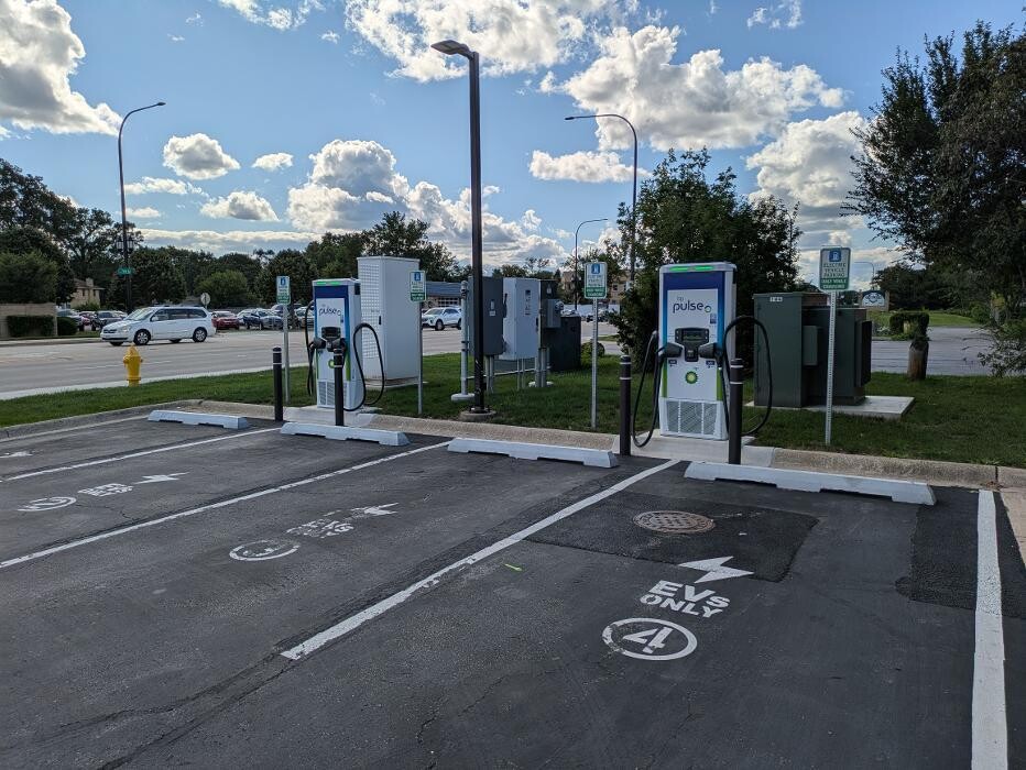 Images bp pulse Charging Station