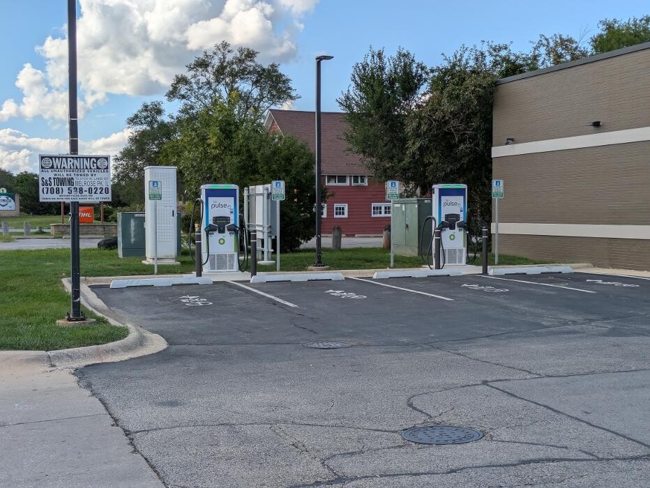 Images bp pulse Charging Station
