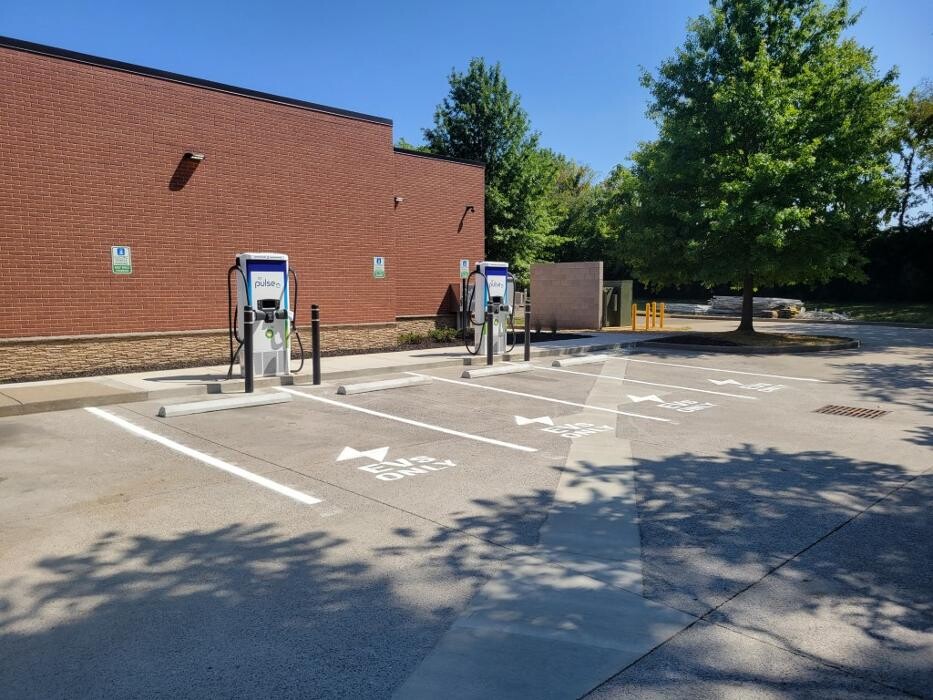 Images bp pulse Charging Station