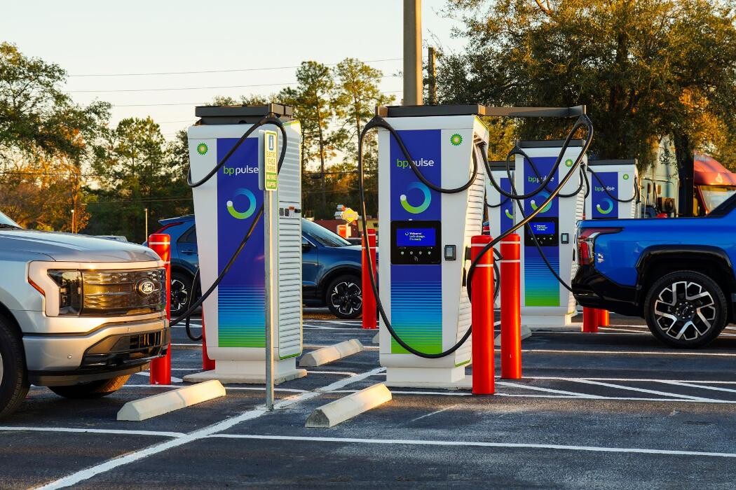 Images bp pulse Charging Station