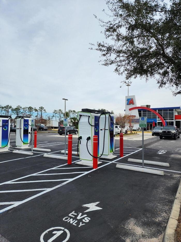 Images bp pulse Charging Station