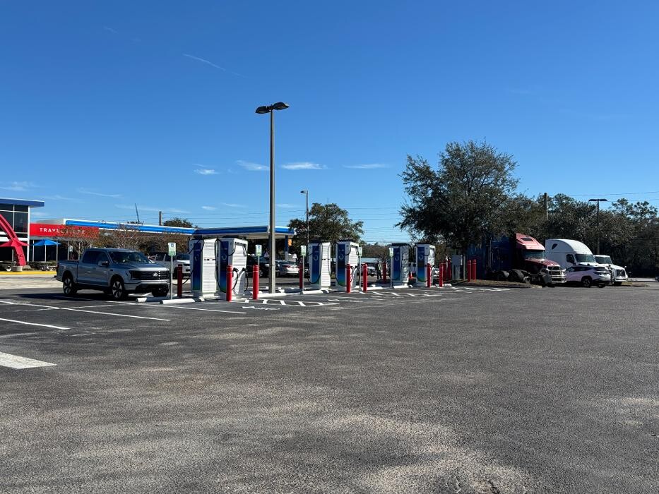 Images bp pulse Charging Station