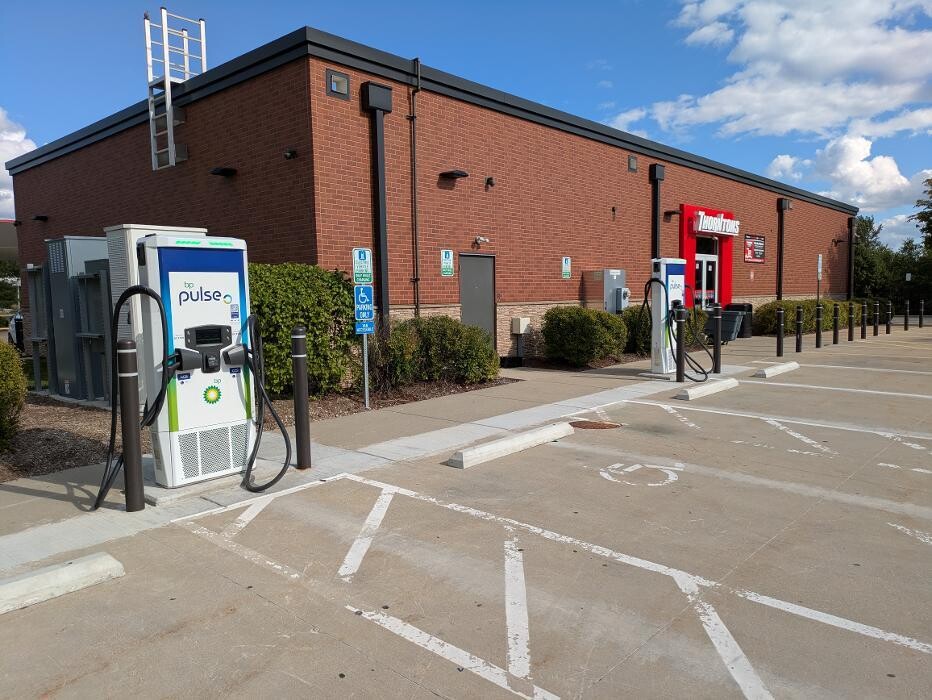 Images bp pulse Charging Station