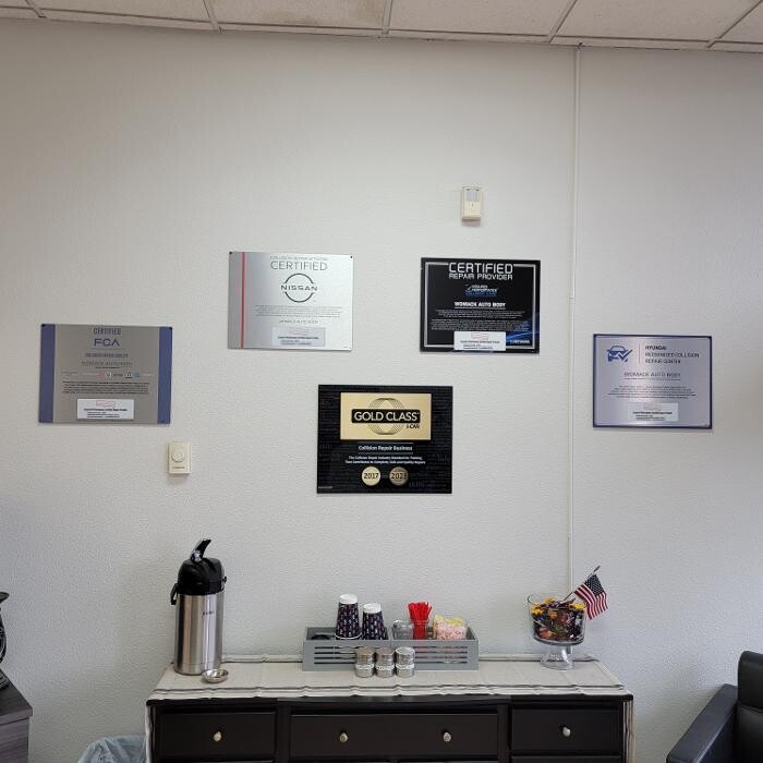 Images WOMACK AUTO BODY