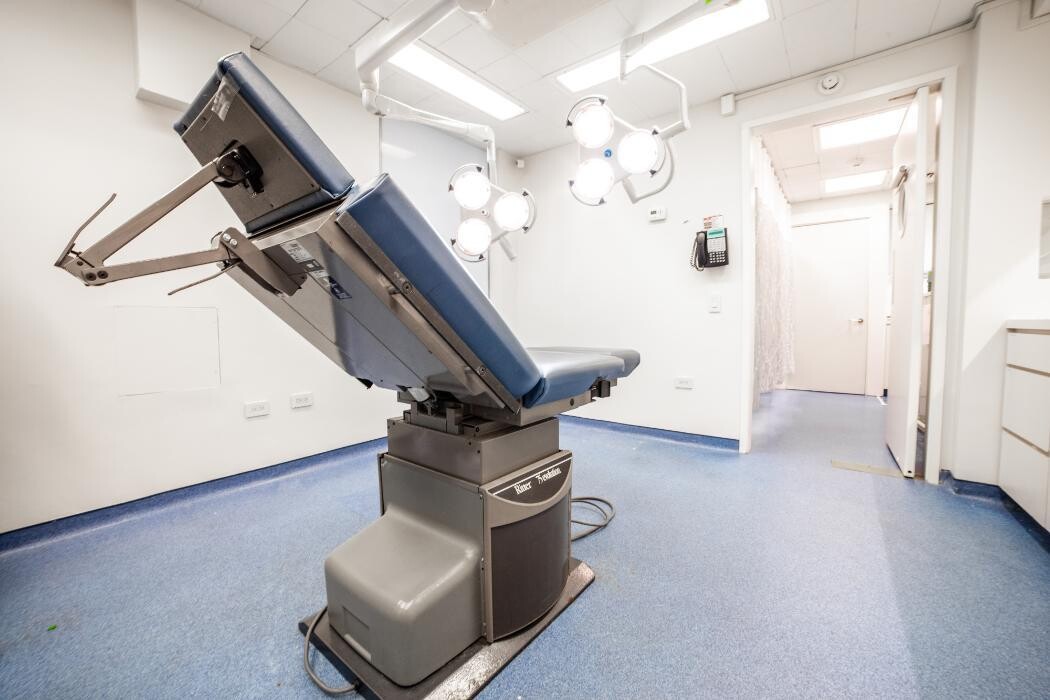 Images Darrick E. Antell M.D., F.A.C.S.