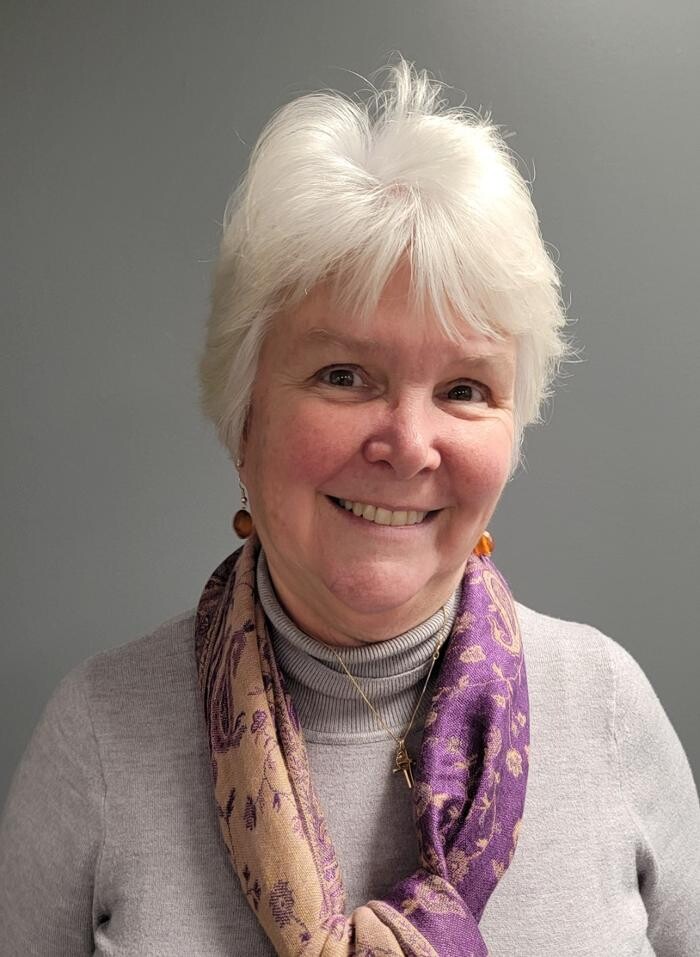 Images Edward Jones - Financial Advisor: Laura Emerson Slusher, AAMS