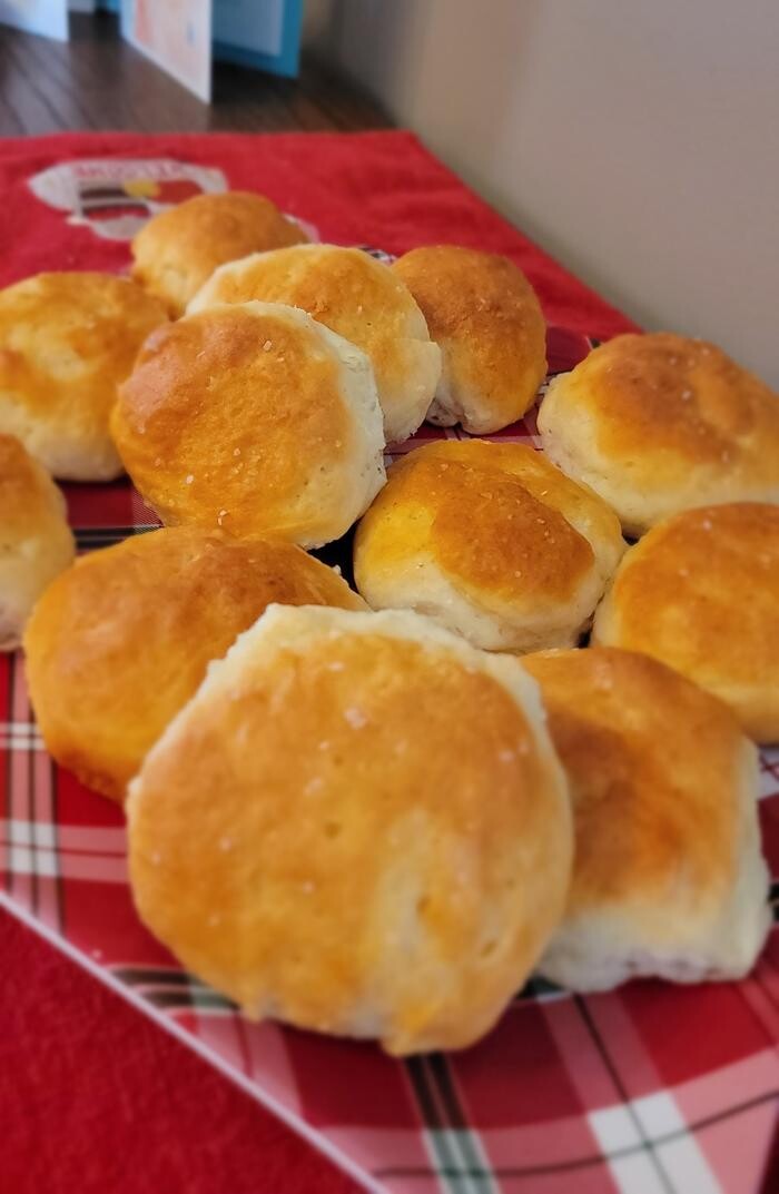 Images Edward Jones - Financial Advisor: Laura Emerson Slusher, AAMS