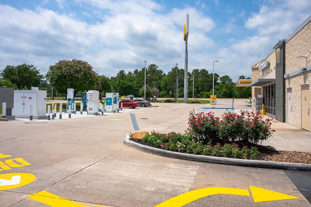 Images Shell Recharge Charging Station