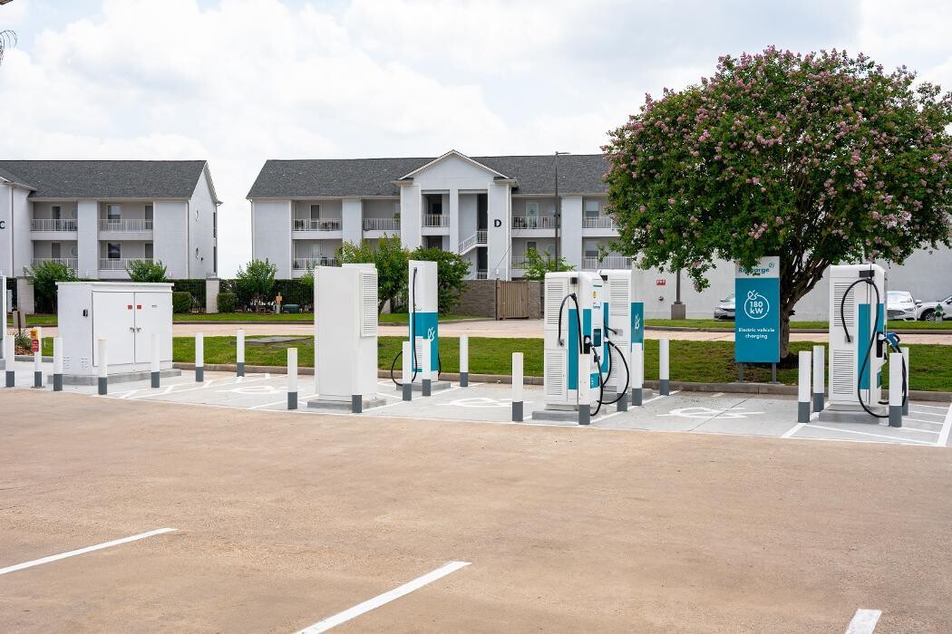 Images Shell Recharge Charging Station
