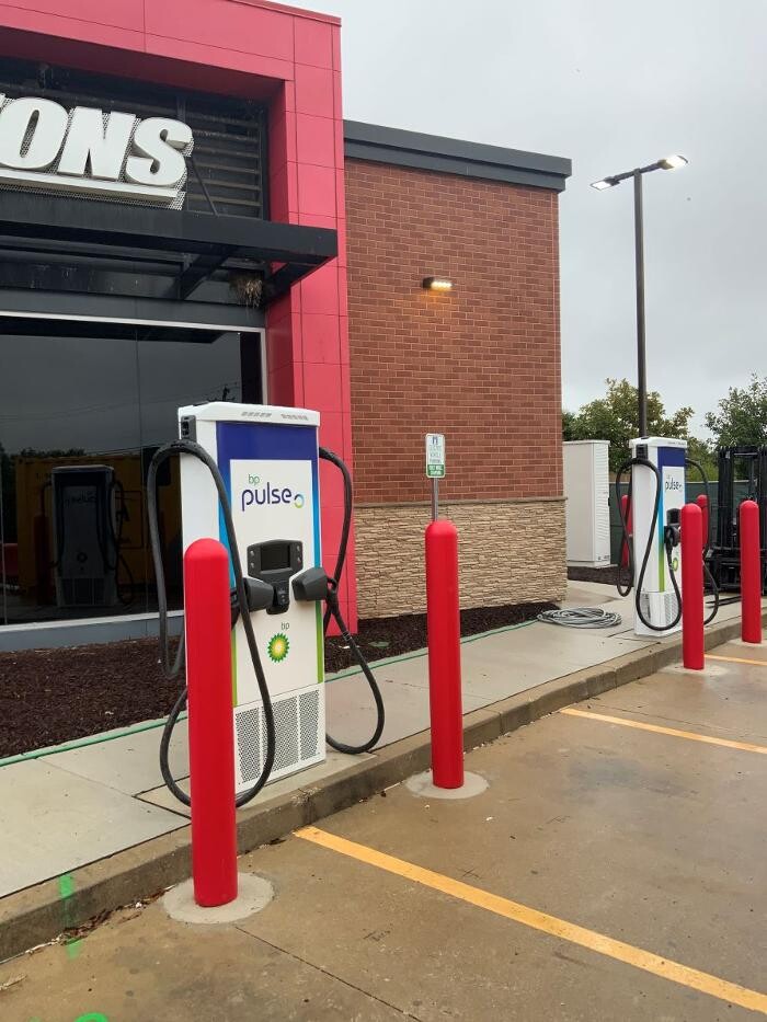 Images bp pulse Charging Station