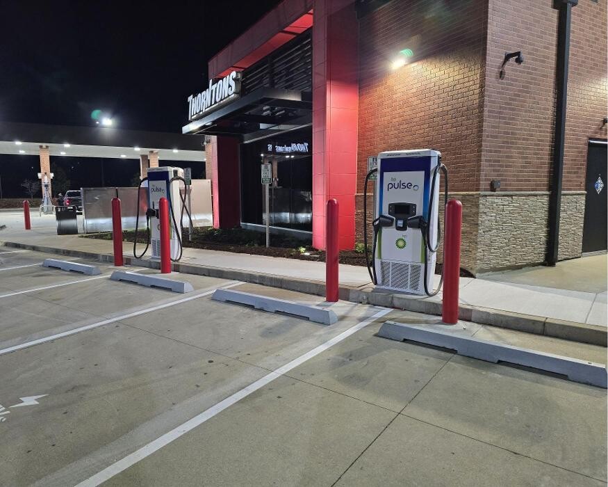 Images bp pulse Charging Station