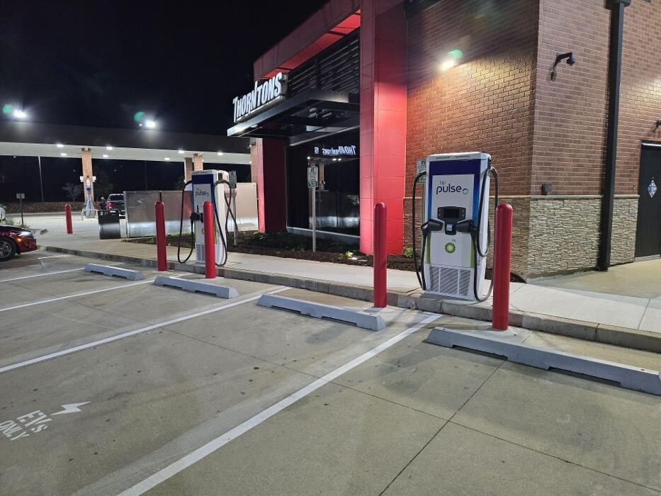 Images bp pulse Charging Station
