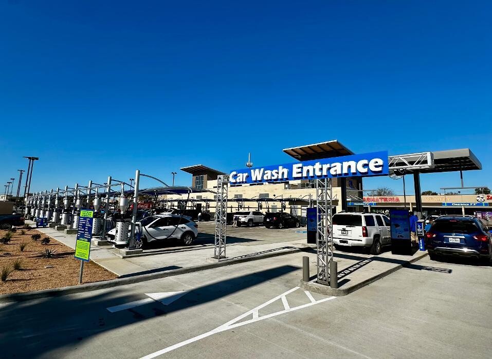 Images ClearWater Express Wash