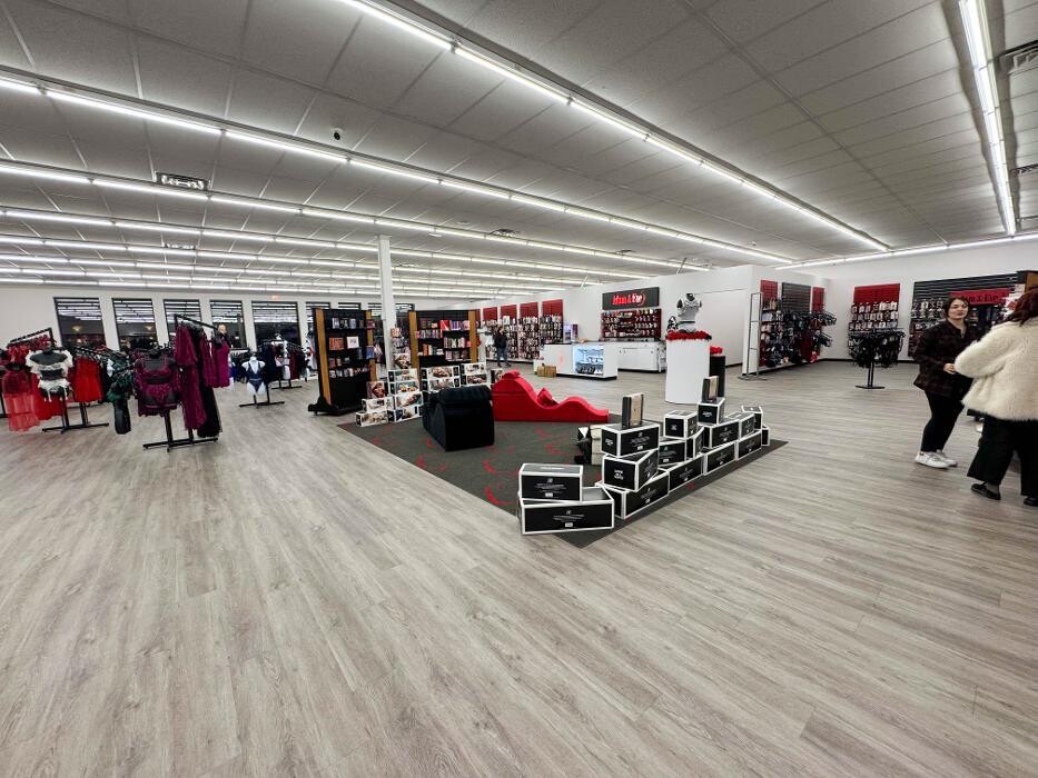 Images Adam & Eve Stores