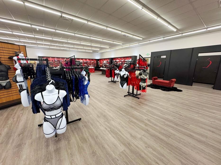 Images Adam & Eve Stores