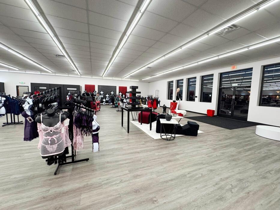 Images Adam & Eve Stores