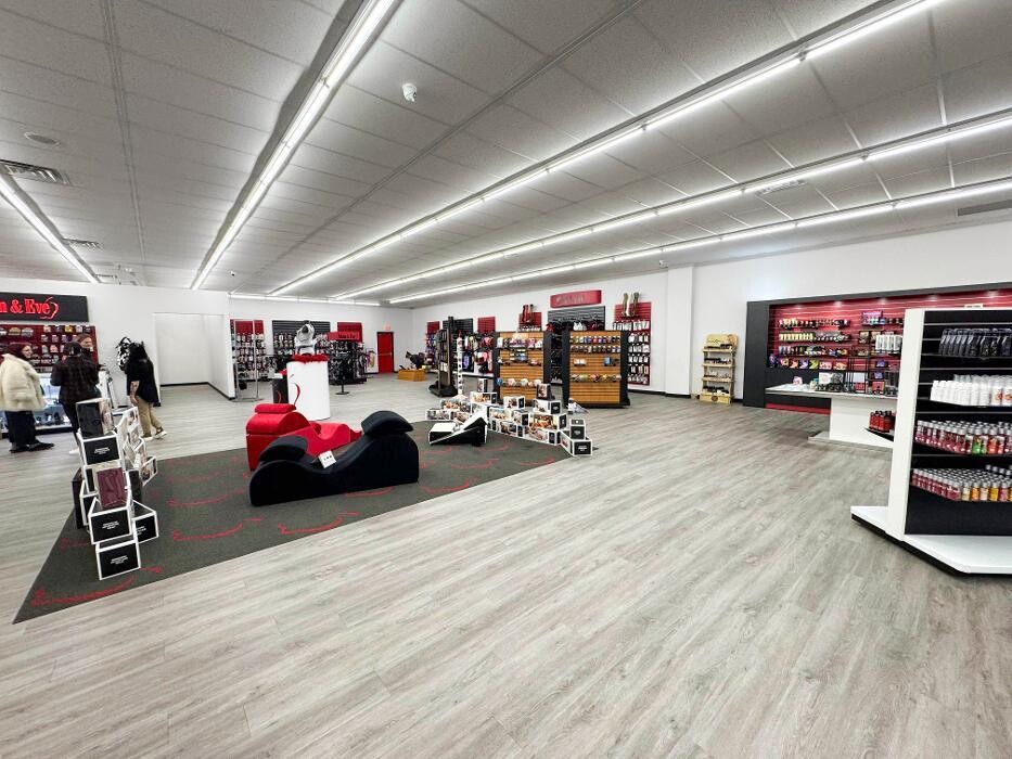 Images Adam & Eve Stores
